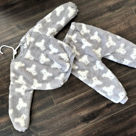 Baby Gap 2-Piece Polar Bear Fleece Sweatshirt & Sweatpants Set - 18-24 months - Picture 2 of 5